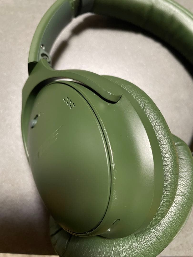 Bose quiet comfort headphonesグリーン　ハードケース