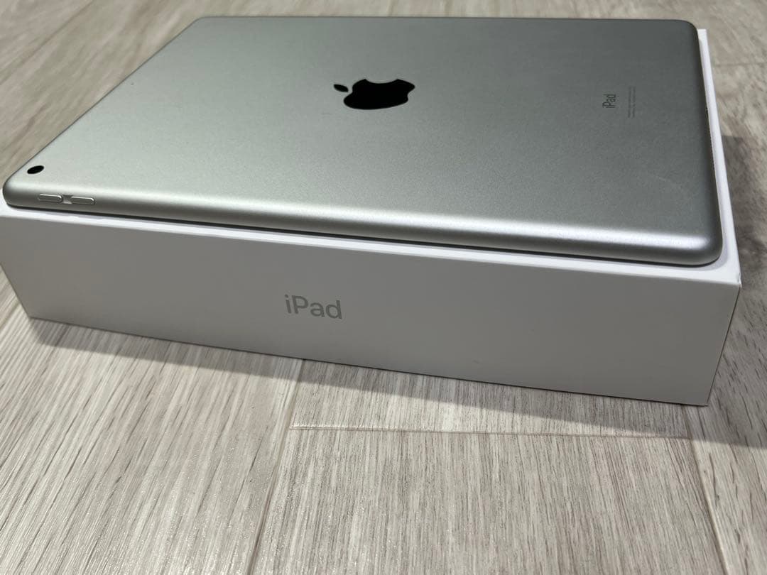 iPad第8世代 128GB シルバーWi-Fiモデル