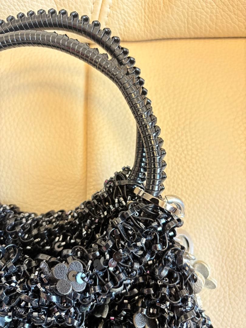 ハワイ限定　ANTEPRIMA ビーズ装飾 ブラックハンドバッグ　チャーム付き