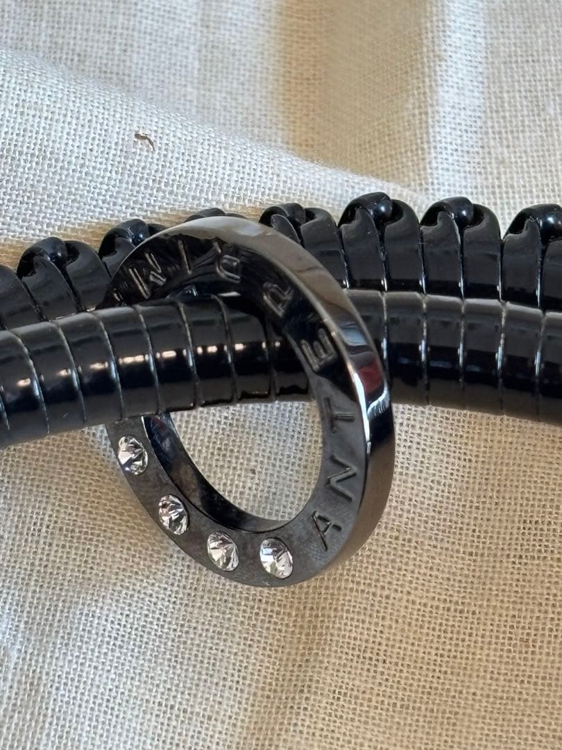 ハワイ限定　ANTEPRIMA ビーズ装飾 ブラックハンドバッグ　チャーム付き