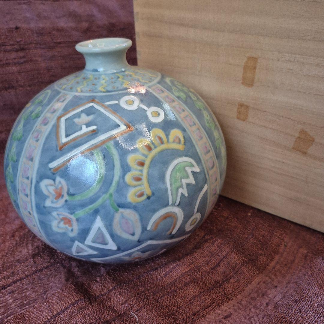 有田焼　五代走波　染錦魚紋飾り壺