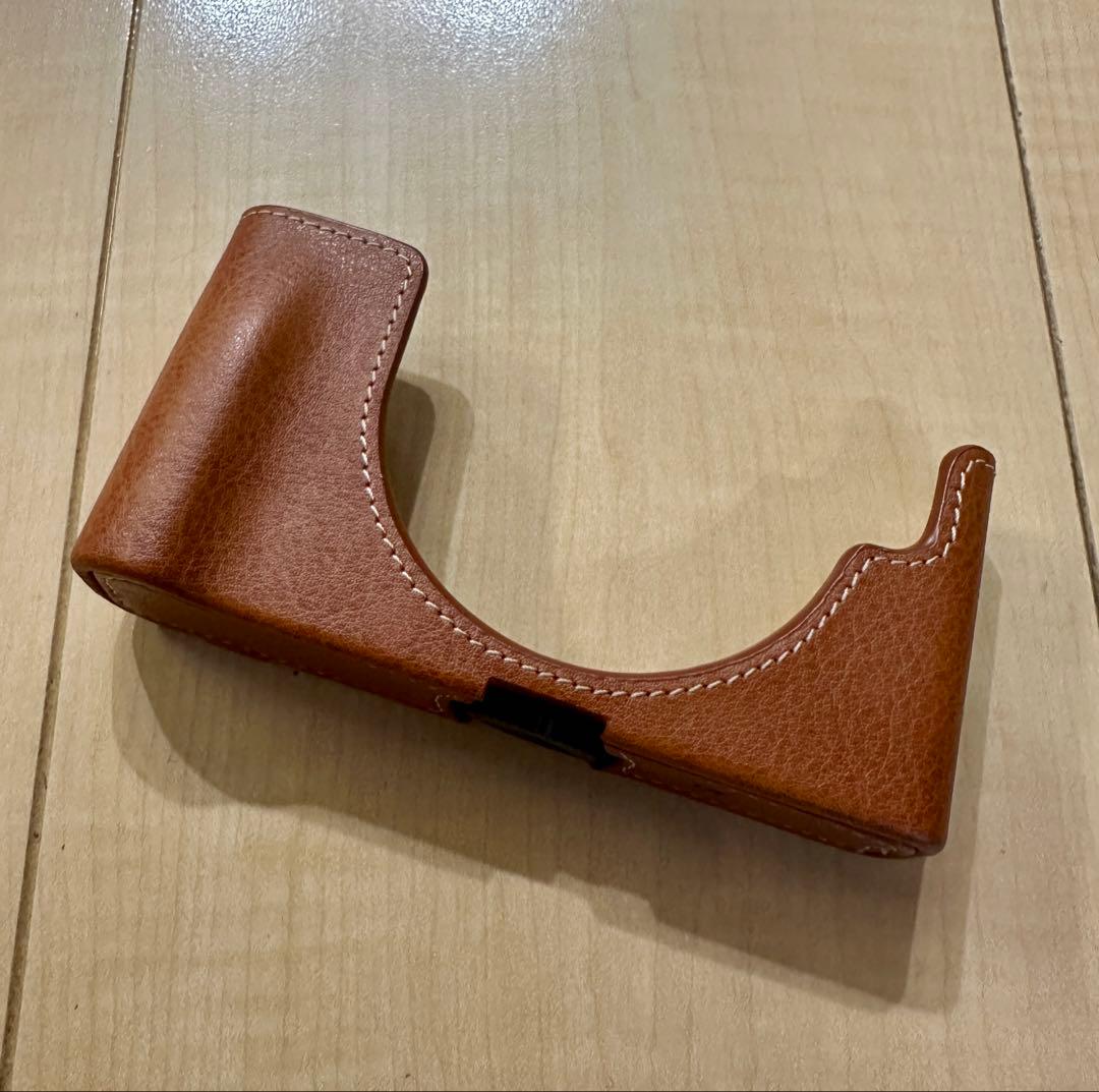 Canon EOS M100 ホワイト レンズ2本付属 持ち運び用ケース付き