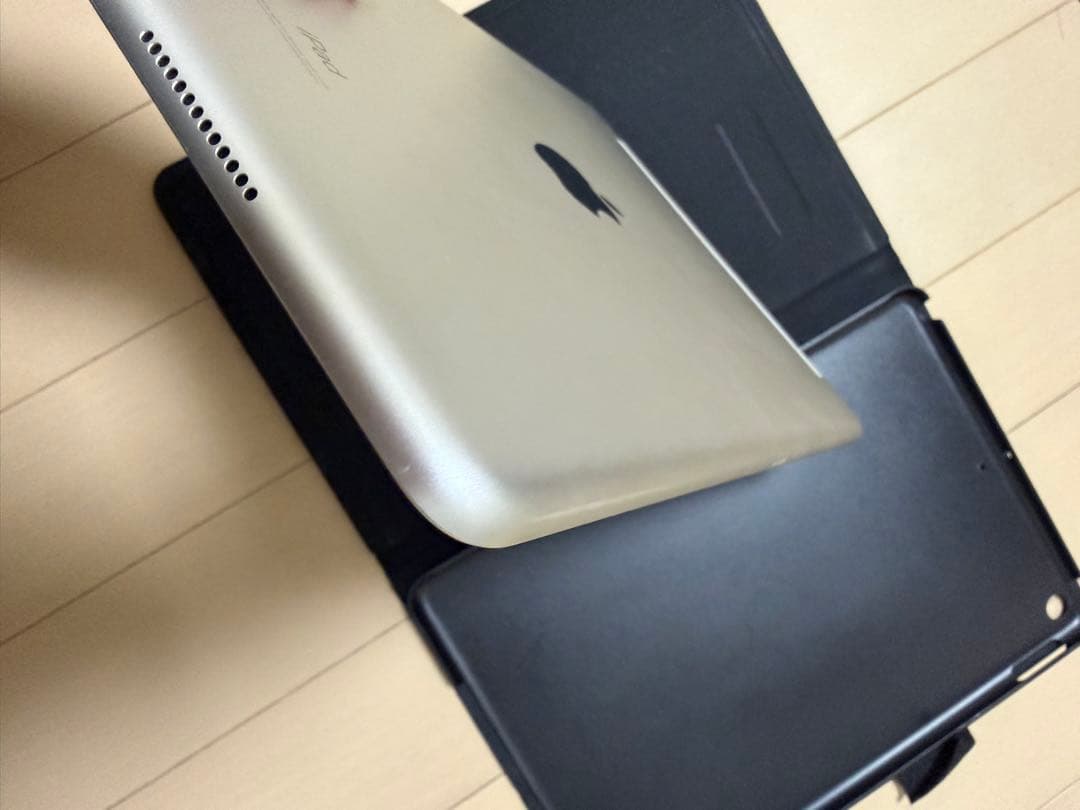 Apple iPad 7 32GB Wi-Fi+cellular SIMフリー