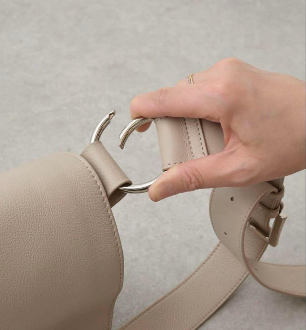 新品 ビアズリー beardsley レザー ボディバッグ　ショルダーバッグ