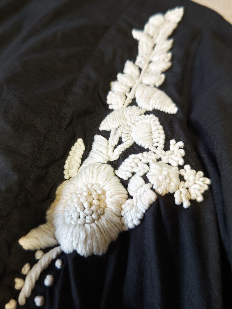 susuri ススリ リヴブラウス ギャザー 刺繍