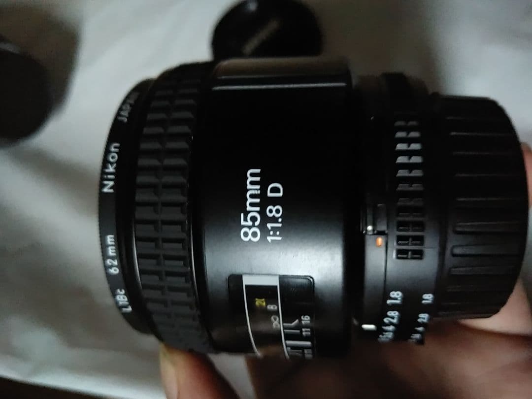 Nikon 85mm f/1.8 D レンズ
