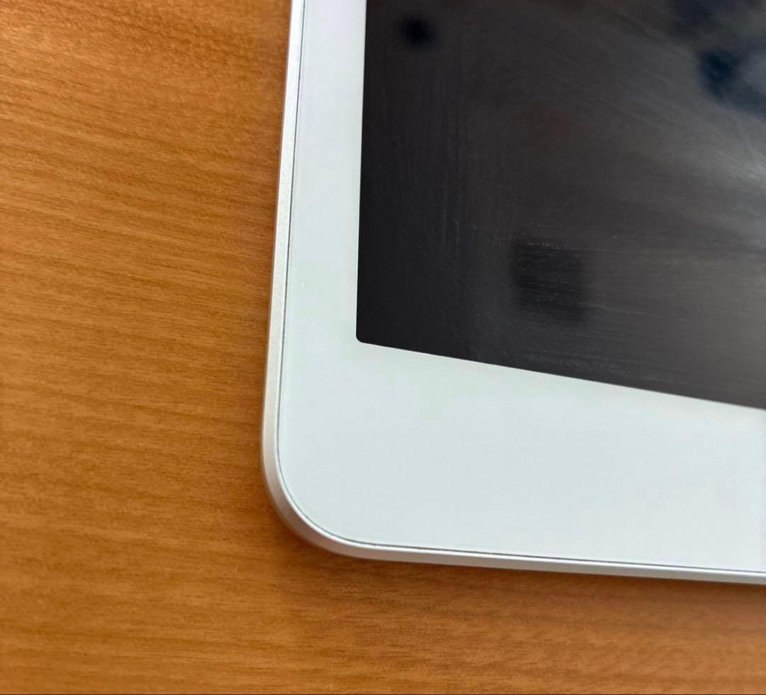 iPad 第7世代 32GB Wi-Fi セルラーモデル　美品　動作良好 AC有