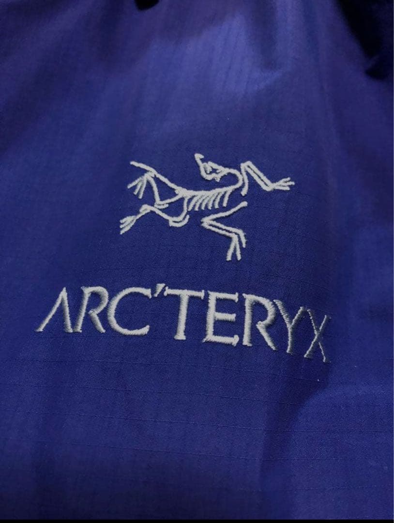 ARC'TERYX ナイロンジャケット 青