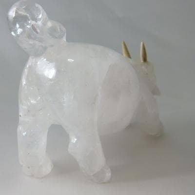 ヒマラヤ水晶　彫刻品　雄牛