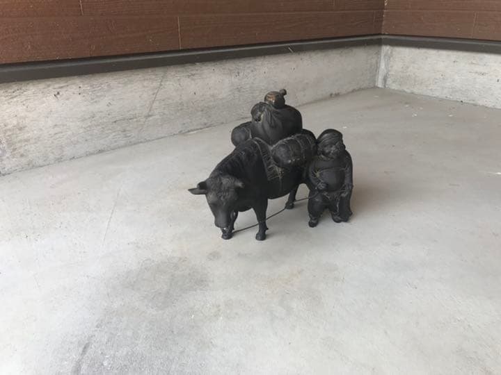 骨董品　牛　像