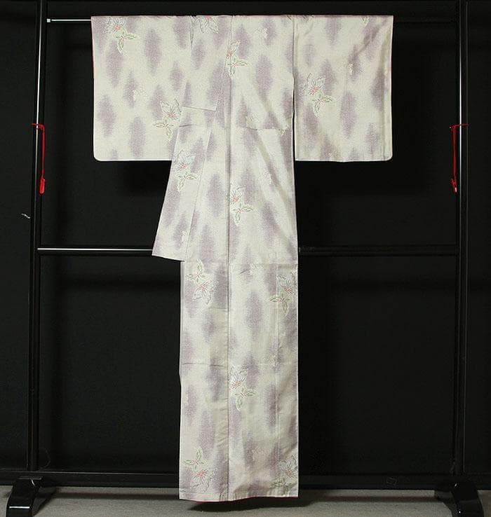 7726■　本場大島紬　泥白染　蝶の舞　経緯絣　７マルキ　未使用