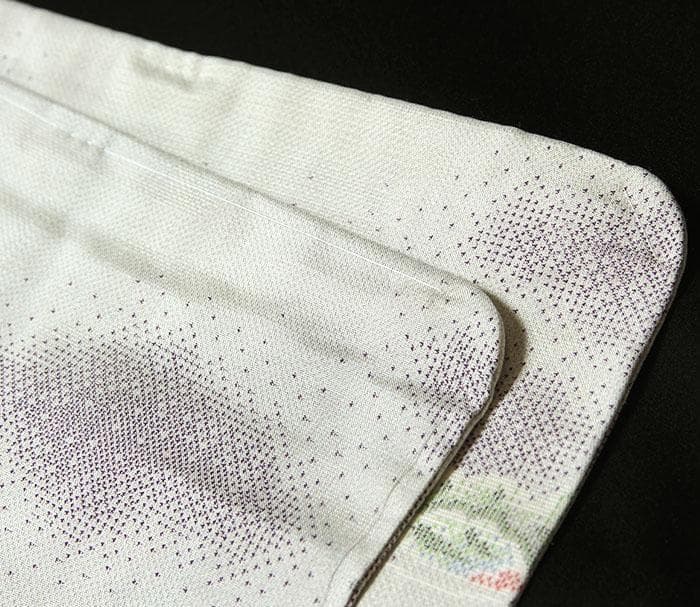 7726■　本場大島紬　泥白染　蝶の舞　経緯絣　７マルキ　未使用