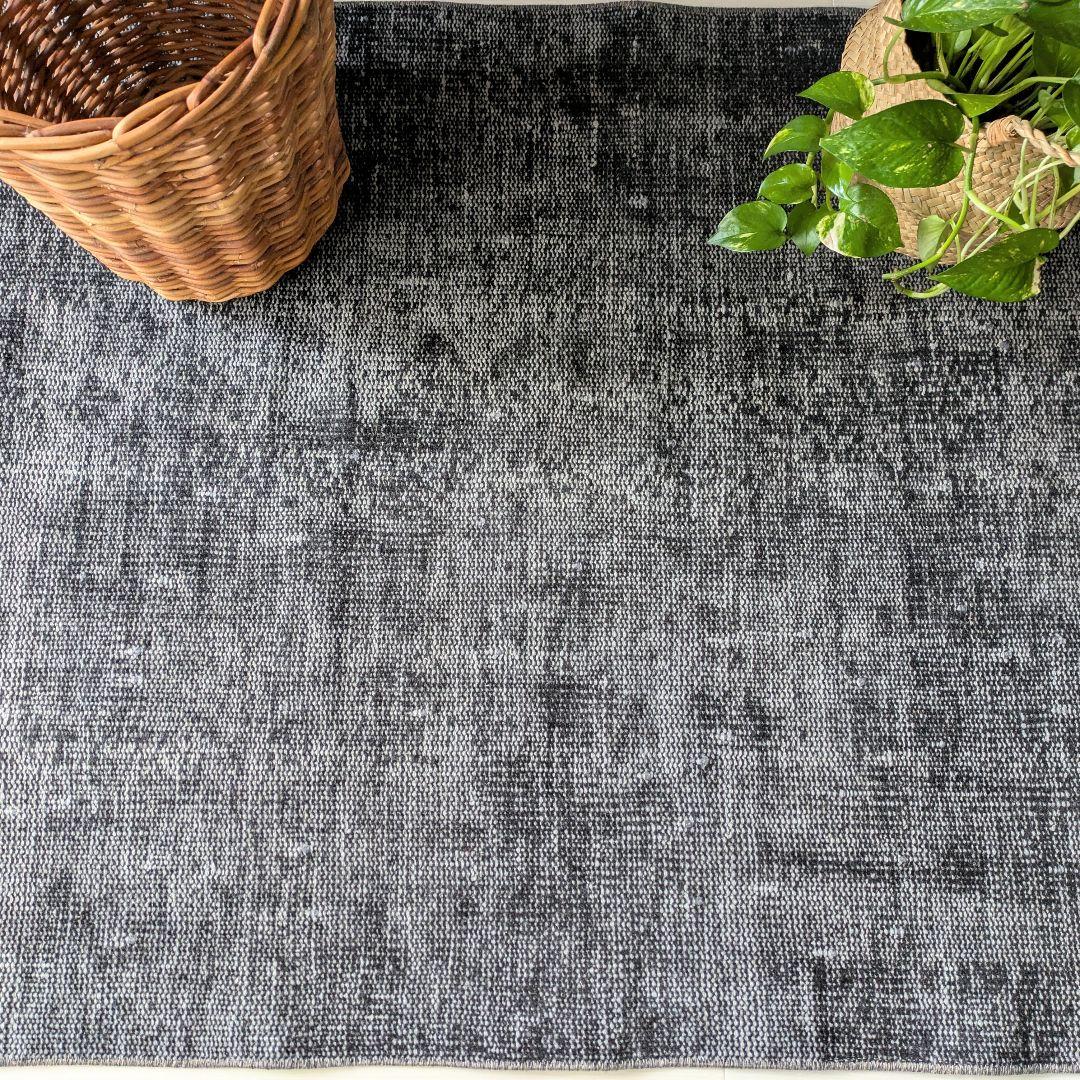 90×188 オーバーダイブラックグレーワンカラー　トルコヴィンテージラグ