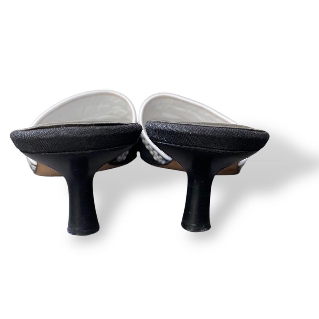 CHANEL ロゴ刺繍　ミュール　白　黒　23-23.5cm