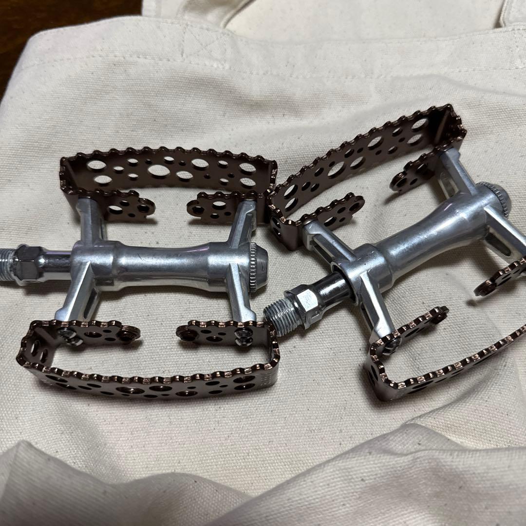 BUBBLY アルミ フラットペダル