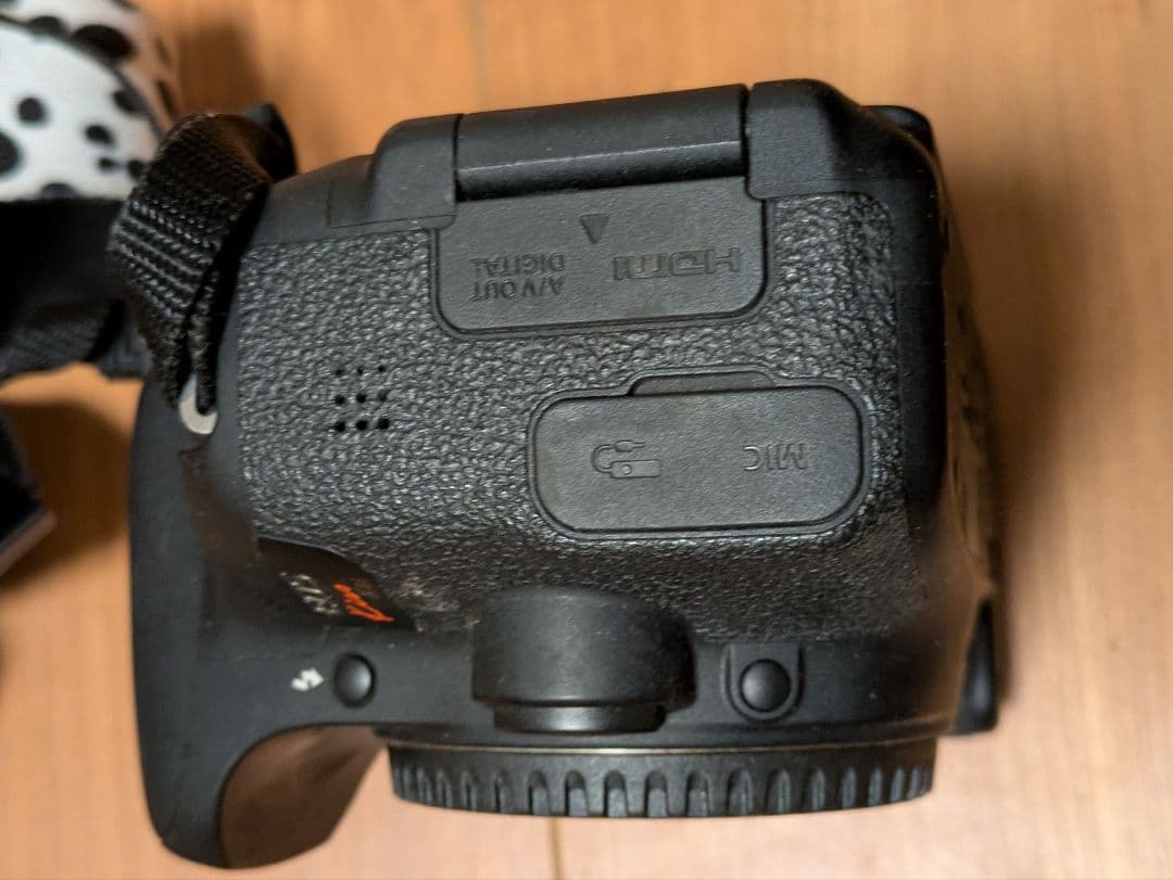 ジャンク Canon EOS Kiss X8i デジタル一眼レフ