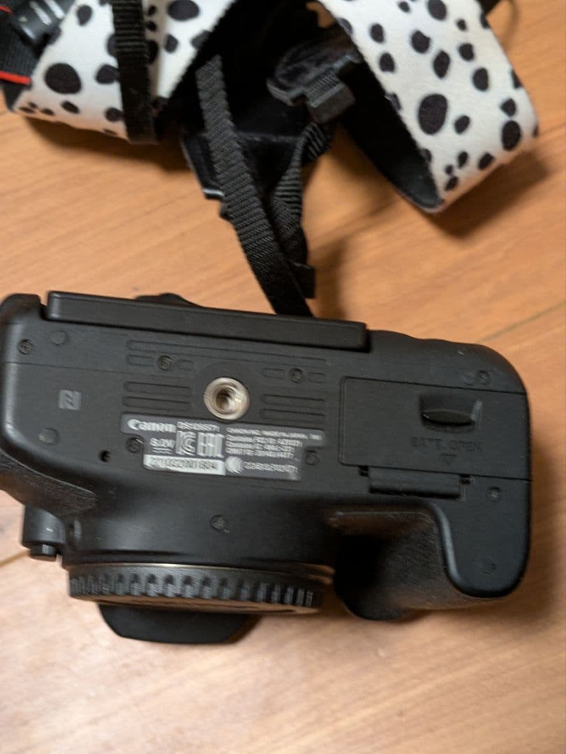 ジャンク Canon EOS Kiss X8i デジタル一眼レフ