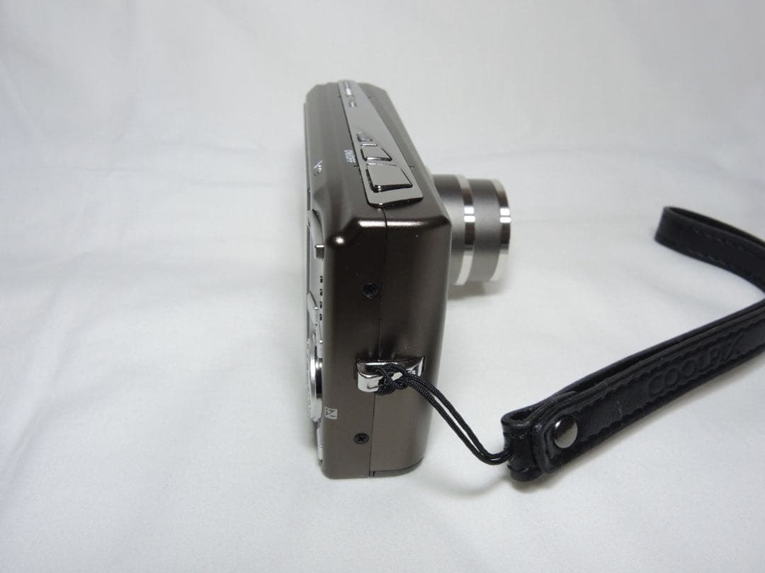 ニコンNikon COOLPIX S700 アーバンブラック専用ケース付き 美品