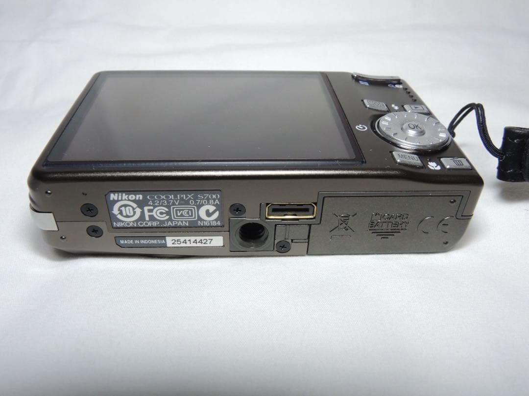 ニコンNikon COOLPIX S700 アーバンブラック専用ケース付き 美品