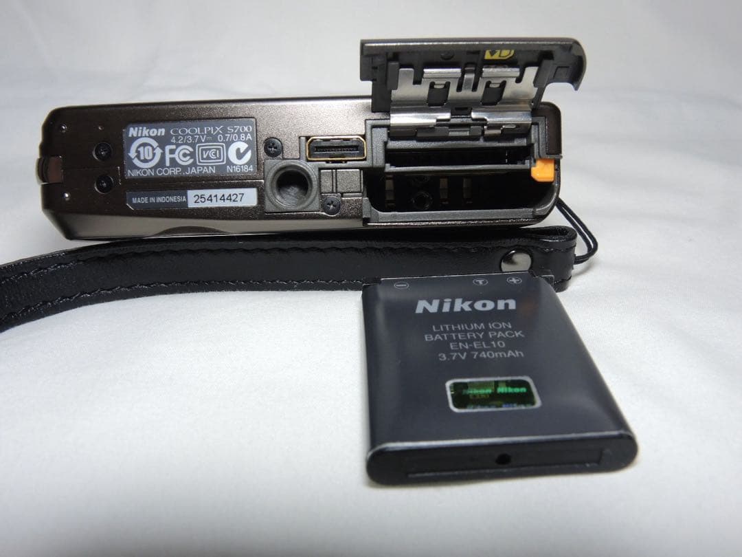 ニコンNikon COOLPIX S700 アーバンブラック専用ケース付き 美品