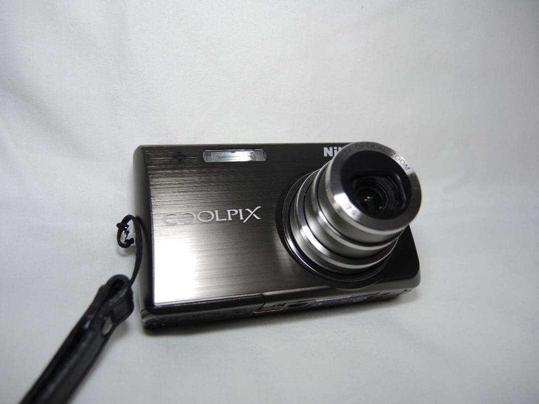 ニコンNikon COOLPIX S700 アーバンブラック専用ケース付き 美品