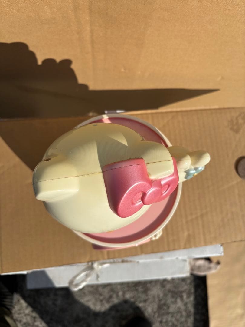 可愛いハローキティのティーカップ型目覚まし時計　ピンク作動品　きれい