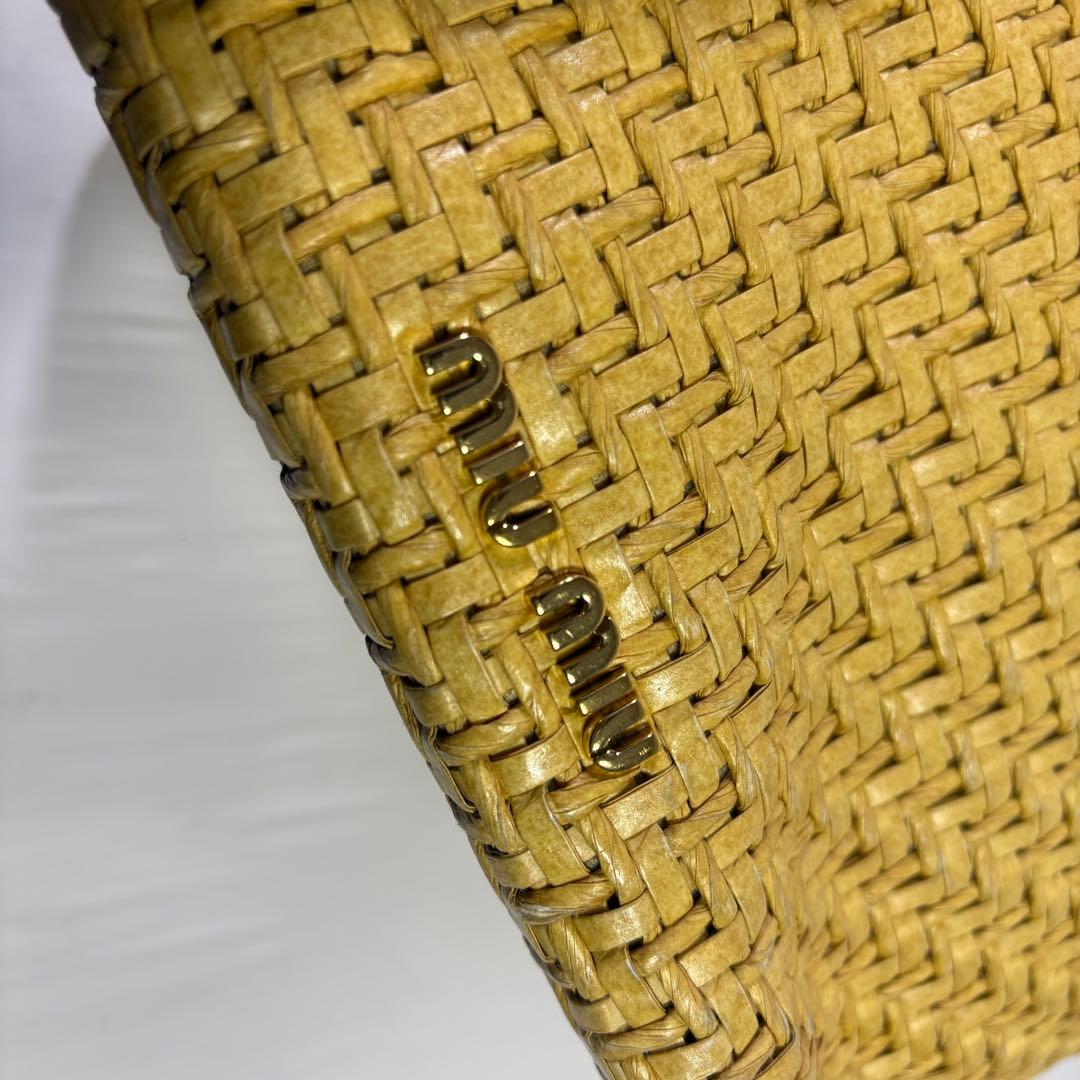 MIU MIU バッグ ロゴ カーフレザー カゴバッグ 白