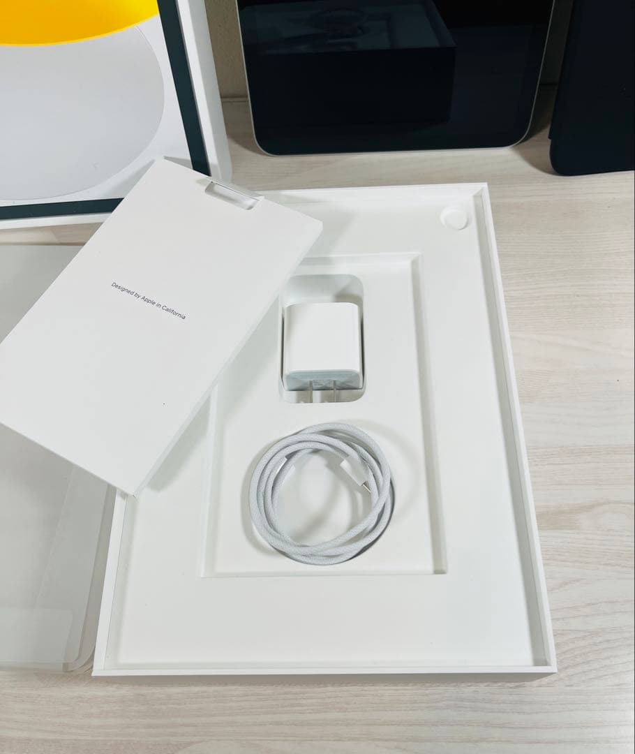 iPad 第11世代 (A16) 128GB シルバー本体＋ケースセット