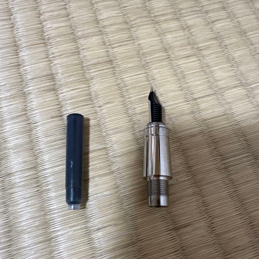 visconti ビスコンティ　メリーゴーランド　白　マーブル　万年筆　可愛い