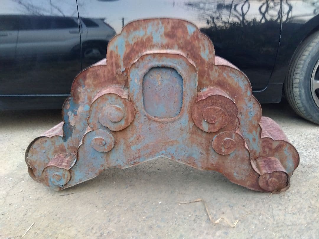 ♪昔のブリキ製の鬼瓦 93✕47✕25 いたみ、錆