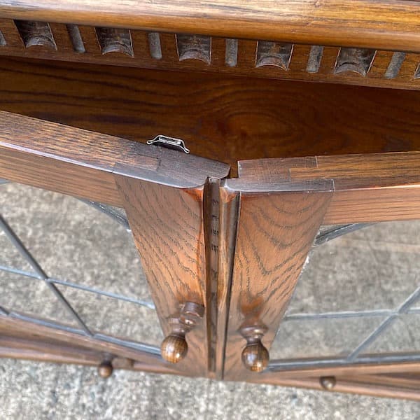 イギリスアンティーク　ガラスサイドボード　食器棚　無垢材　キャビネット　木良久