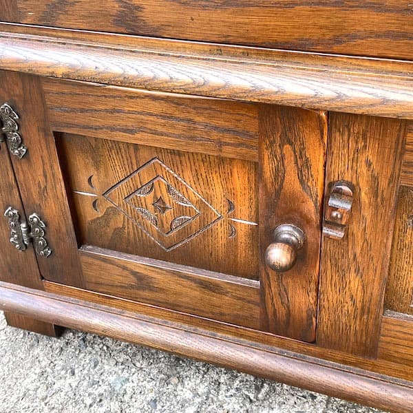 イギリスアンティーク　ガラスサイドボード　食器棚　無垢材　キャビネット　木良久