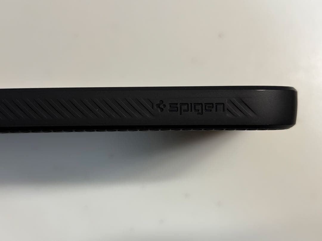 Google Pixel 9a Obsidian 本体 spigenケース付き