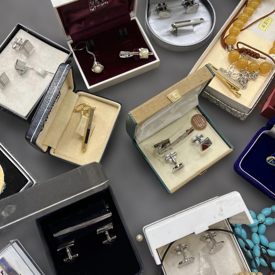 W*E様 アクセサリー　イヤリングネックレスなど　まとめ売り　9kgぐらい　現状