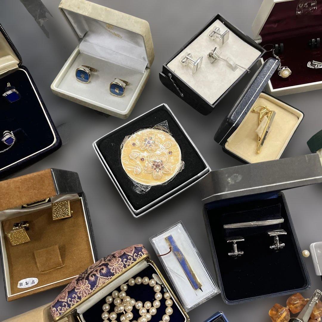 W*E様 アクセサリー　イヤリングネックレスなど　まとめ売り　9kgぐらい　現状