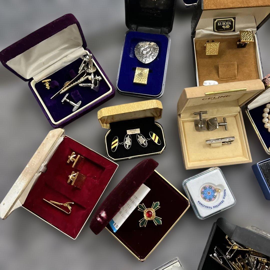 W*E様 アクセサリー　イヤリングネックレスなど　まとめ売り　9kgぐらい　現状