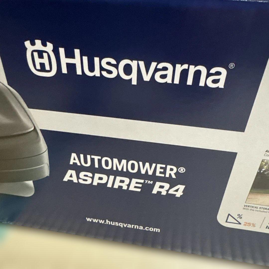 Husqvarna AUTOMOWER ASPIRE R4 芝刈りロボットセット