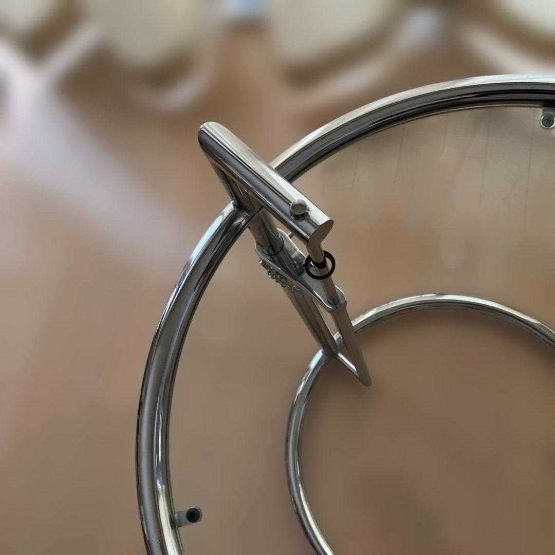 スタイリッシュなサイドテーブル ガラス・金属製