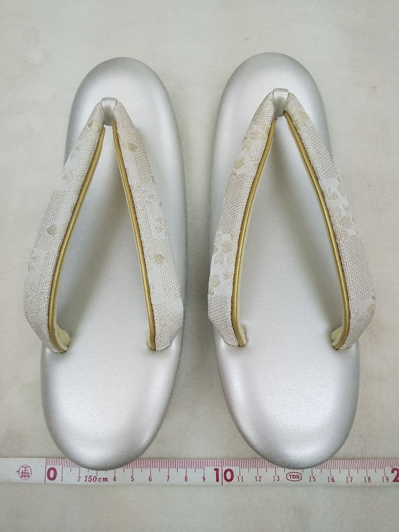 留袖、訪問着等 礼装用 金銀の市松模様の バックと 草履セット