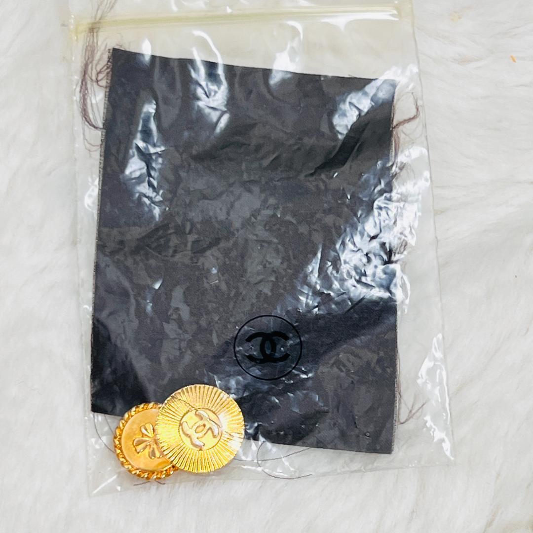 【シャネル】ブラウス　シルク100％　美品　ココボタン　クローバーボタン　M