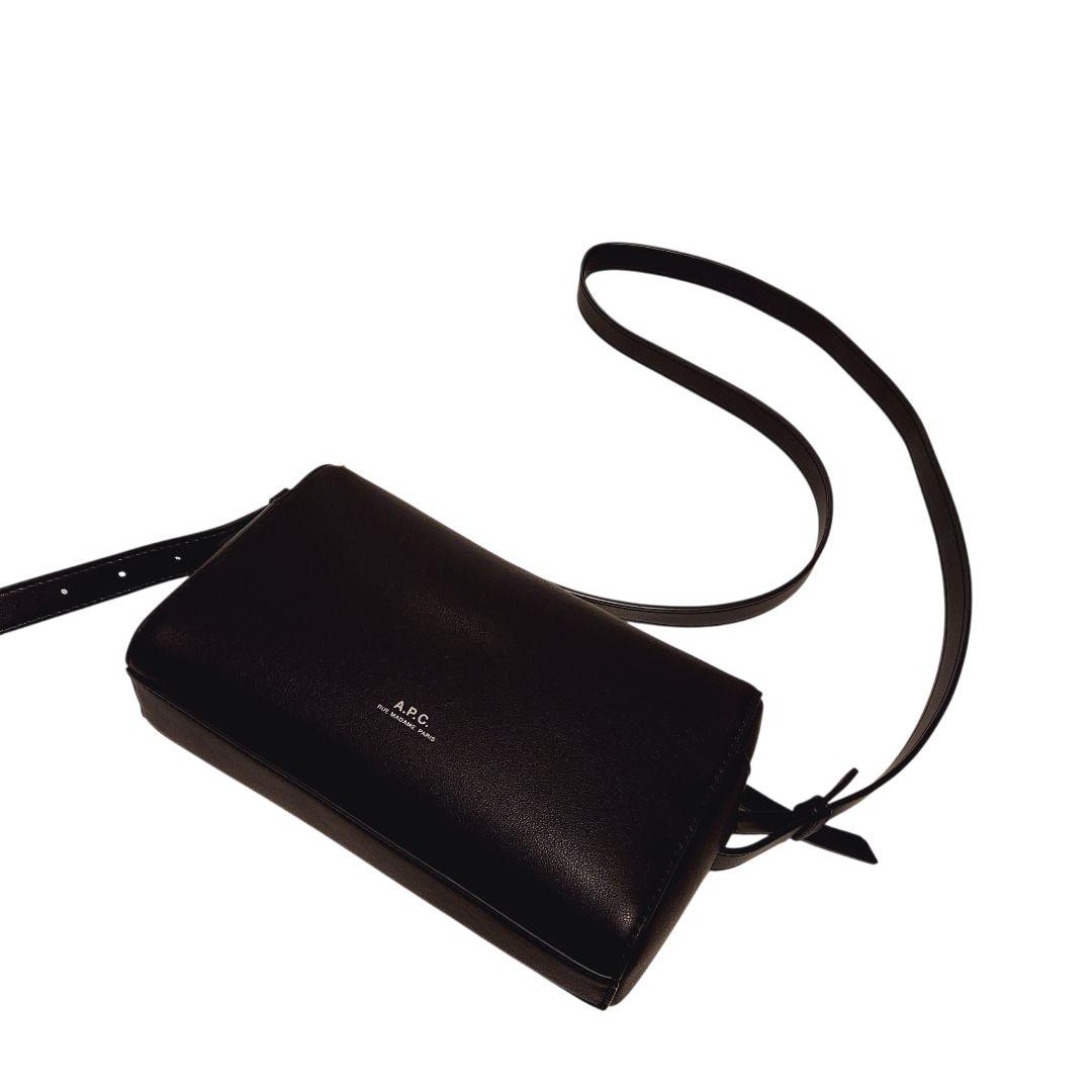 【APC】ショルダーバッグ Nino カメラバッグ 黒 レザー