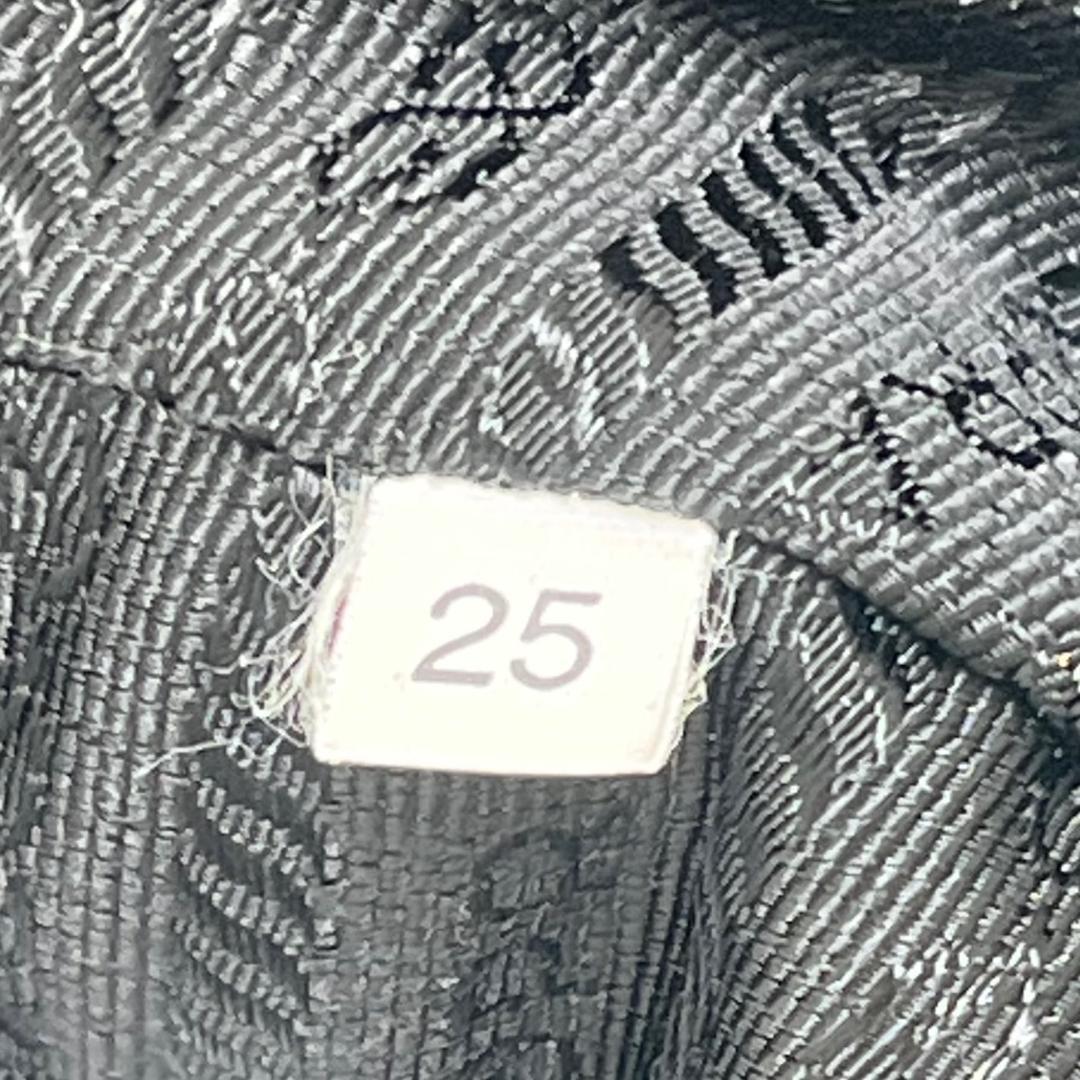 美品✨PRADA プラダ　ナイロン ショルダーバッグ　三角プレート　白タグあり