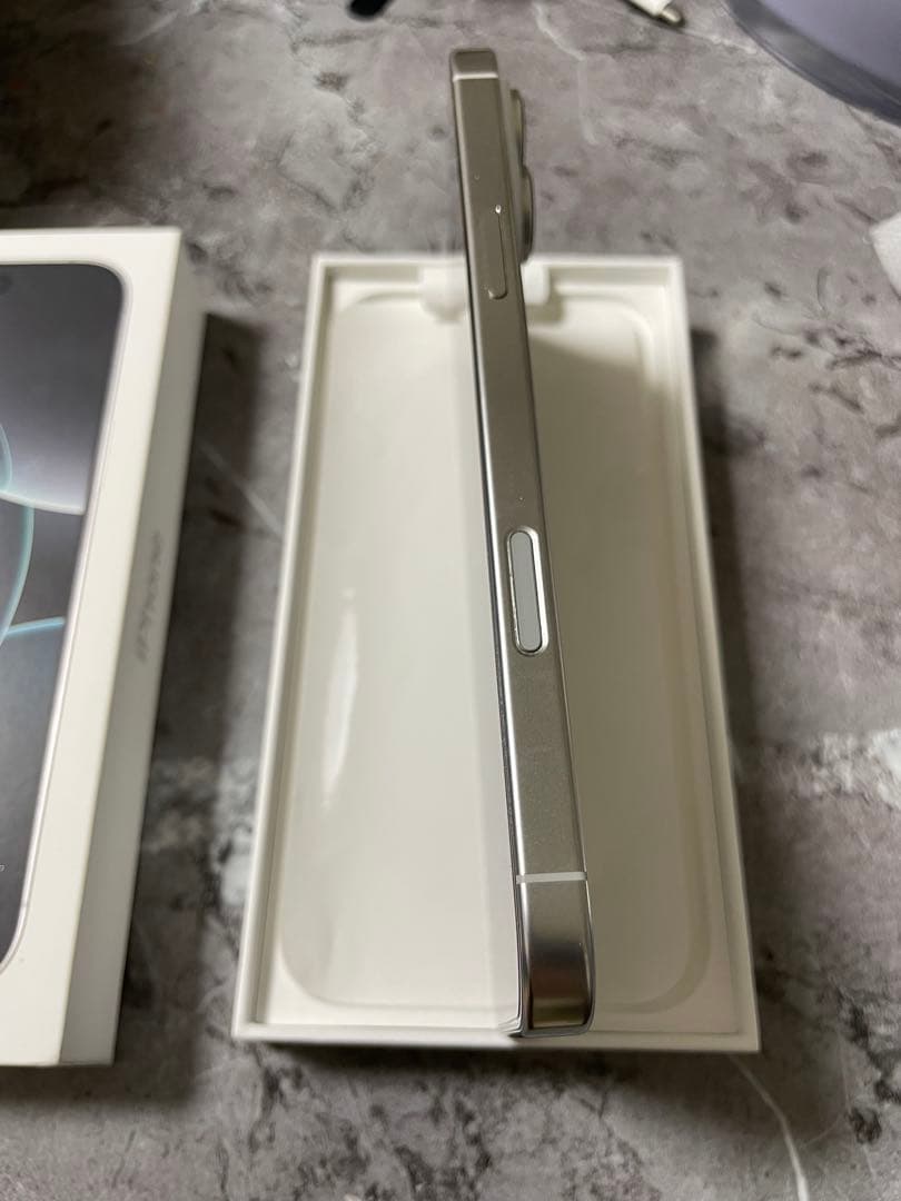 iPhone 16 Pro max 512GB ホワイトチタニウム SIMフリー