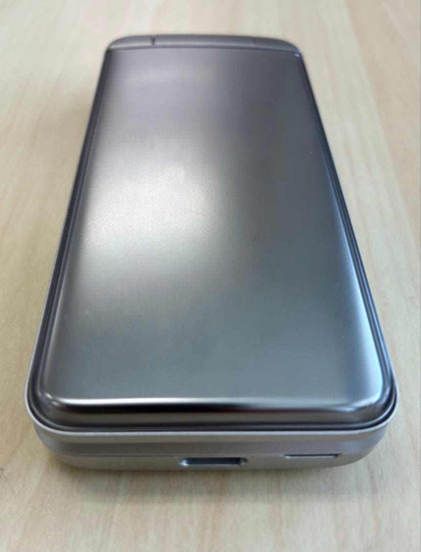 DIGNO NP902KC シルバー折りたたみ携帯電話本体