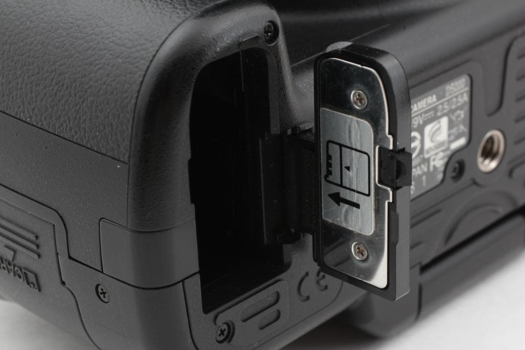 Nikon D5000 デジタルカメラ AF-S 18-55mm レンズキット