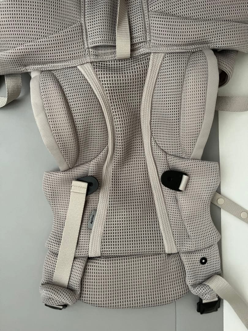 【みー】アップリカ　ラクリス ベージュ 抱っこ紐 アカチャンホンポ限定色