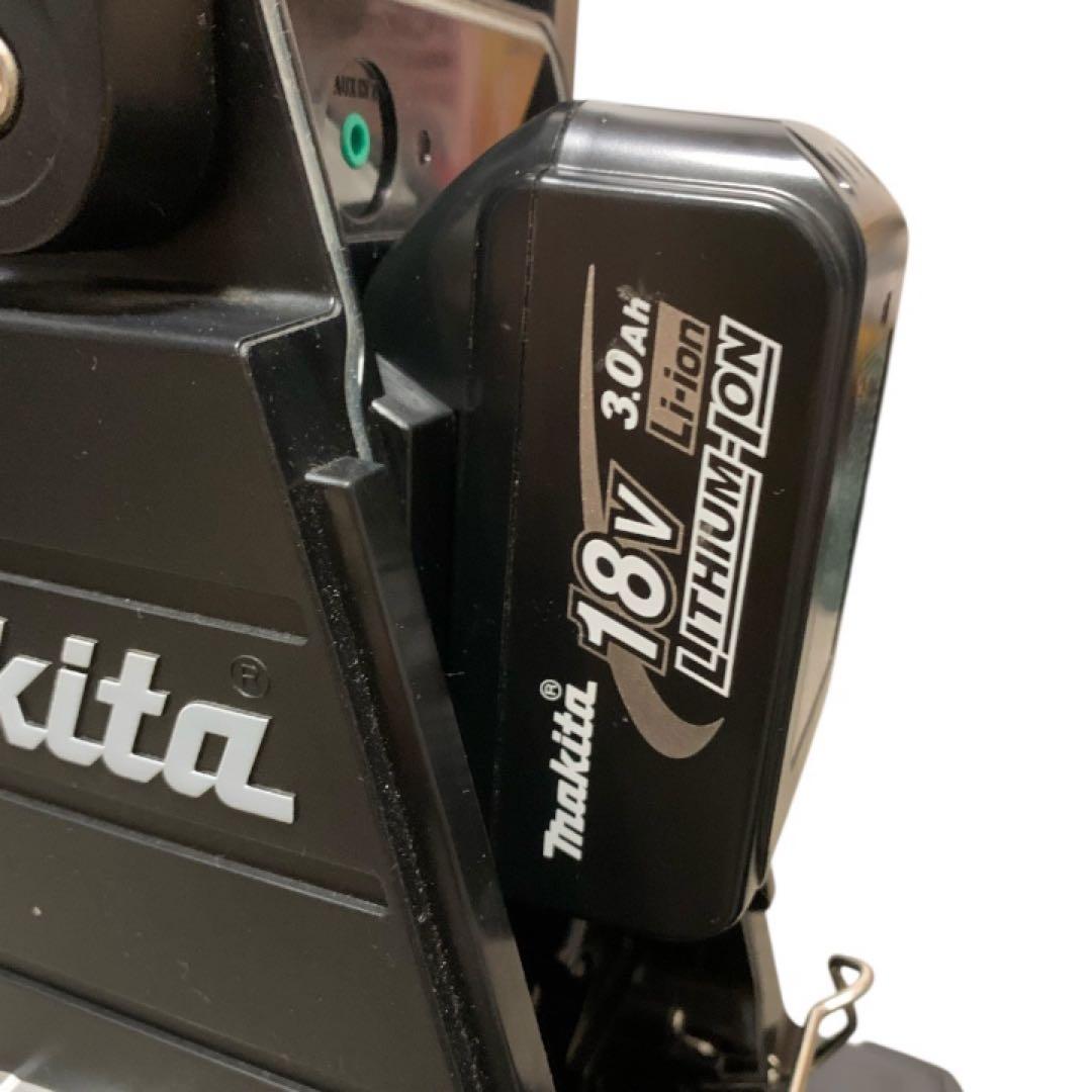 美品！makita充電式ラジオMR103B　動作良好バッテリー付き　現場ラジオ