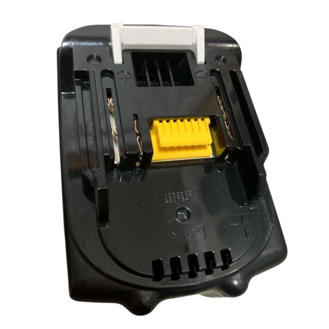 美品！makita充電式ラジオMR103B　動作良好バッテリー付き　現場ラジオ