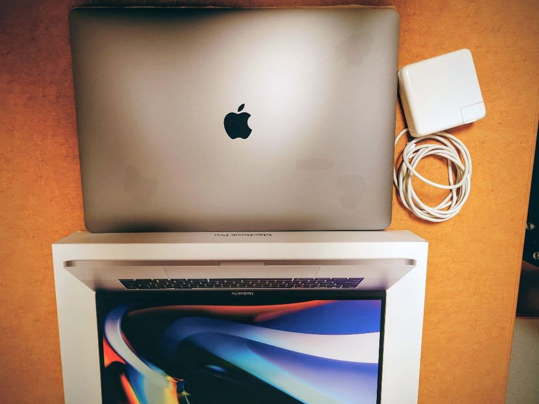 【美品】2019MacBook Pro 16インチ i7/16GB/512GB