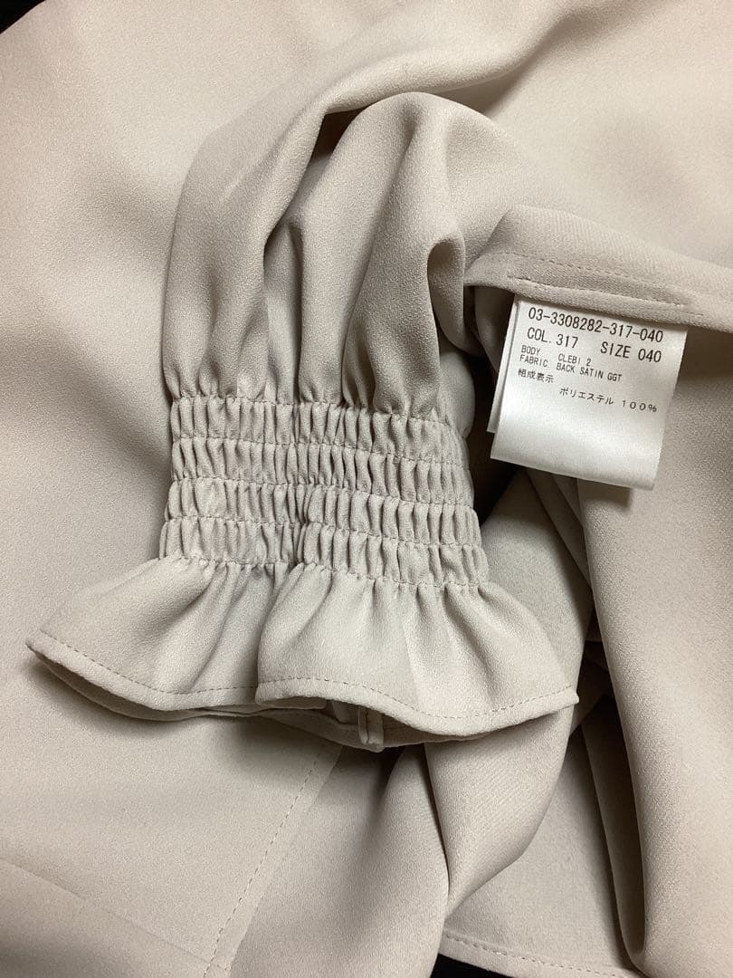 theory luxe 23SS 袖口ギャザースタンドカラーブラウス　グレージュ